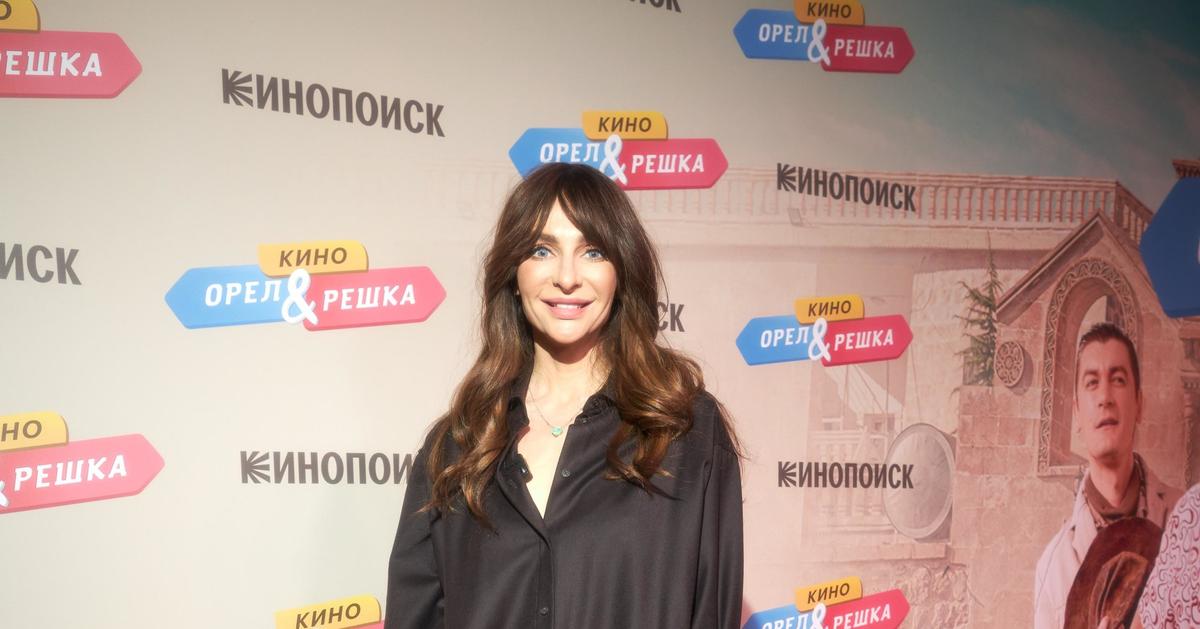 «Кто они? Забытые имена…»: Екатерина Варнава устроила безумные танцы рядом с модным Иваном Ургантом
