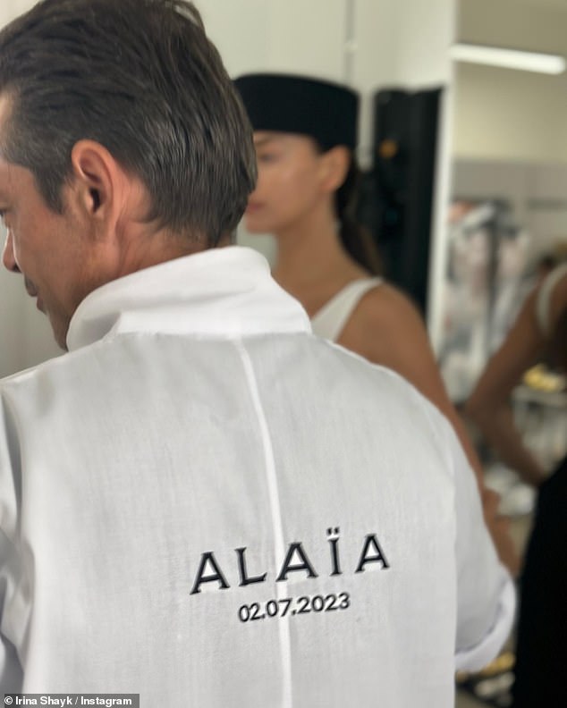 Творит свое волшебство: на фотосессии присутствовало не менее четырех стилистов