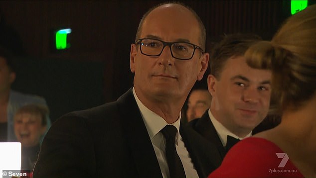 Во время воскресной церемонии Logies Карл потерпел неудачу, нанеся причудливый удар своему давнему телевизионному сопернику за завтраком «Кочи».