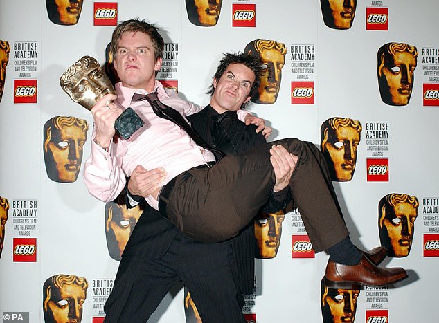 Награды: Дик и Дом в бунгало выиграли BAFTA на церемонии Children's Awards 2004 в категориях «Ведущий» и «Развлекательная программа».