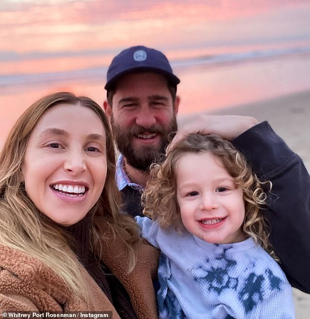 Возврат: Уитни и Тим на фото со своим четырехлетним сыном Сонни Сэнфордом Розенманом.
