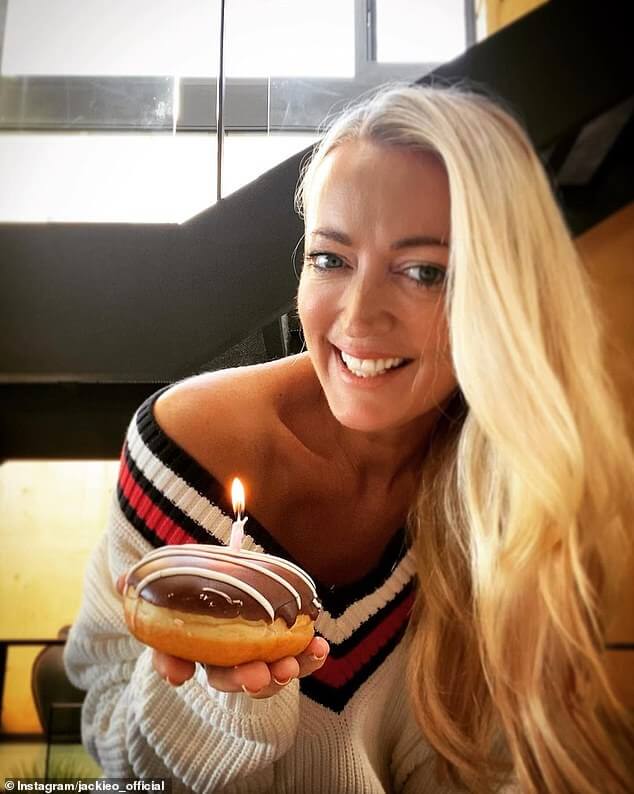 Джеки О'Хендерсон, 48 лет (на фото), рассказала, что заблокировала свою мать Джули в Instagram во время безумного обеда в баре Тотти со своими коллегами по работе.