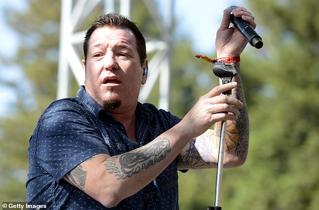 Когда: представитель Smash Mouth сообщил DailyMail.com, что Харвелл находится на лечении в хосписе в окружении семьи и друзей;  видел в Напе в 2014 году