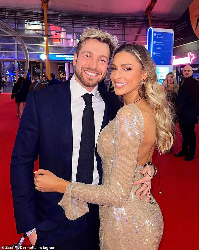 Романтика: Зара встречается с 31-летним Сэмом Томпсоном из Made In Chelsea, с которым она познакомилась в мае 2019 года и с тех пор поддерживает временные отношения.