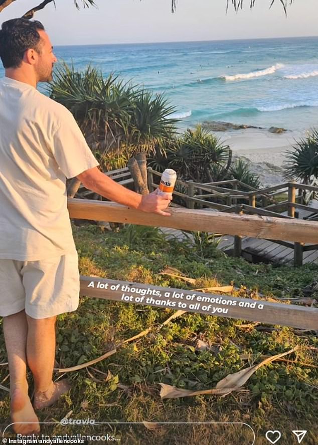 Знаменитый 35-летний шеф-повар поделился фотографией, на которой он смотрит на океан во время прогулки по природной тропе, и подписал ее несколькими запоминающимися словами.