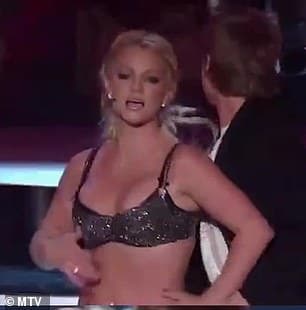 Знаменитый: найденный клип с генеральной репетиции Бритни Спирс перед VMA 2007 года показывает, как Бритни выполняет безупречный номер (на фото во время генеральной репетиции).