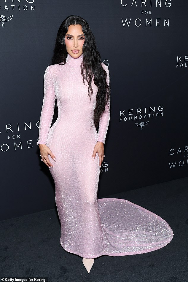Не выполнено: Шепард, которая была исполнительным директором брендов Kardashian, поделилась, что ее больше не удовлетворяет эта роль, в подкасте The Skinny Confidential Him & Her;  Ким видели в 2023 году