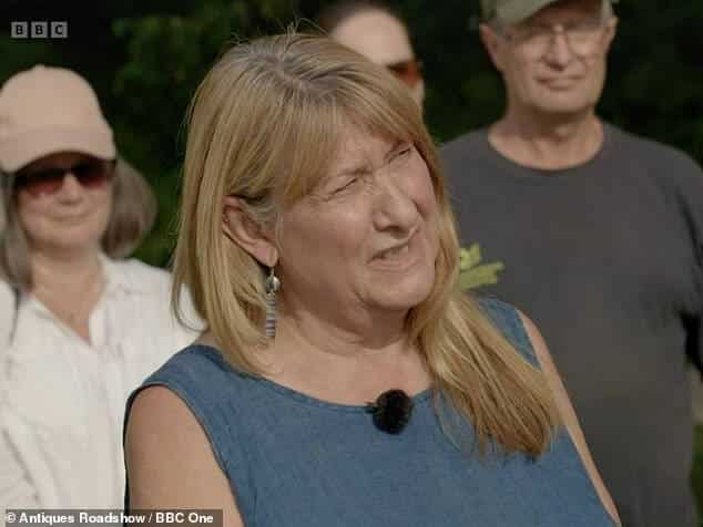 В шоке: гостья Antiques Roadshow была ошеломлена, узнав стоимость старых сломанных часов, которые ее отец купил в армейском магазине всего за 20 фунтов стерлингов.