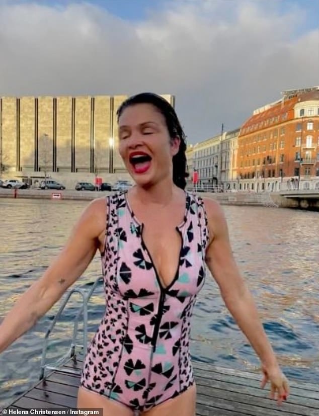 В понедельник супермодель зашла в Instagram, чтобы рассказать, что она приняла участие в своей ежегодной традиции купаться на день рождения в ледяном озере.