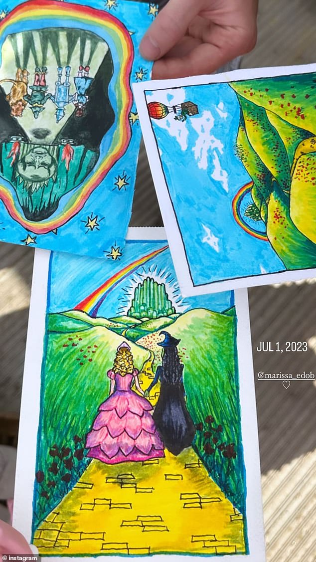 Ариана опубликовала изображения из Wicked