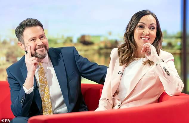 Руководители BBC Breakfast объявили о встряске своих хозяев перед рождественской программой: 54-летний Джон Кей будет выступать, а Салли Ньюджент (справа) возьмет выходной.