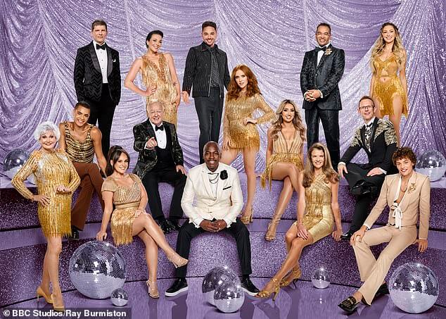 Финал Strictly Come Dancing 2023 состоится сегодня вечером, и фанаты с нетерпением ждут, кто поднимет трофей Glitterball.