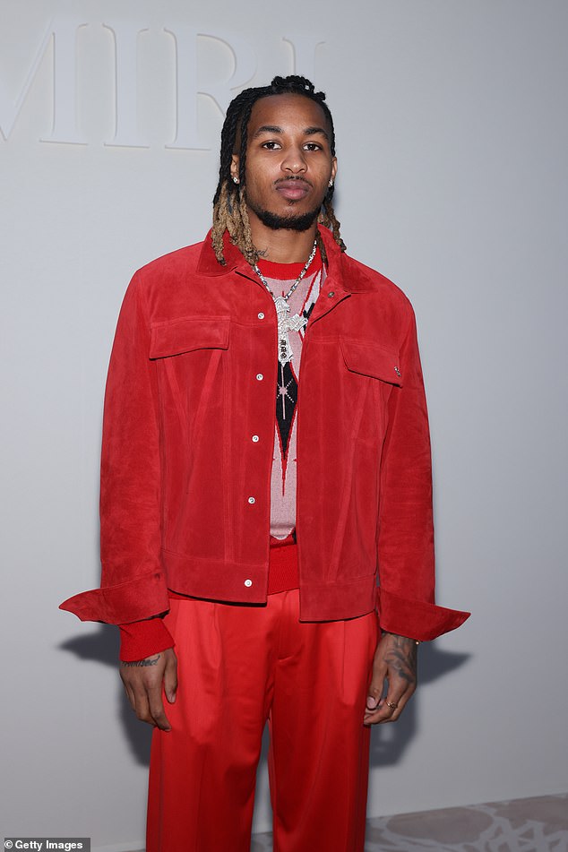 26-летний рэпер был сфотографирован на показе мужской одежды Amiri Menswear Fall/Winter 2024-2025 в рамках Парижской недели моды в Париже, Франция, в четверг.