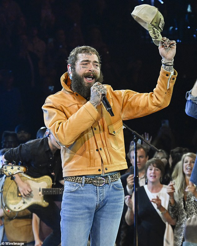 Другой американский рэпер, Post Malone (на фото), замкнул десятку лучших со своим популярным синглом Chemical.