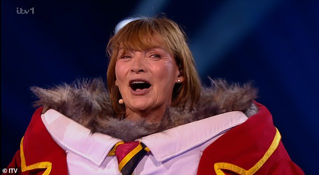 Не в силах стереть с лица огромную улыбку, Лоррейн ликовала: «Мне нравилось быть Совой, мне нравилась каждая секунда, шоу такое радостное».