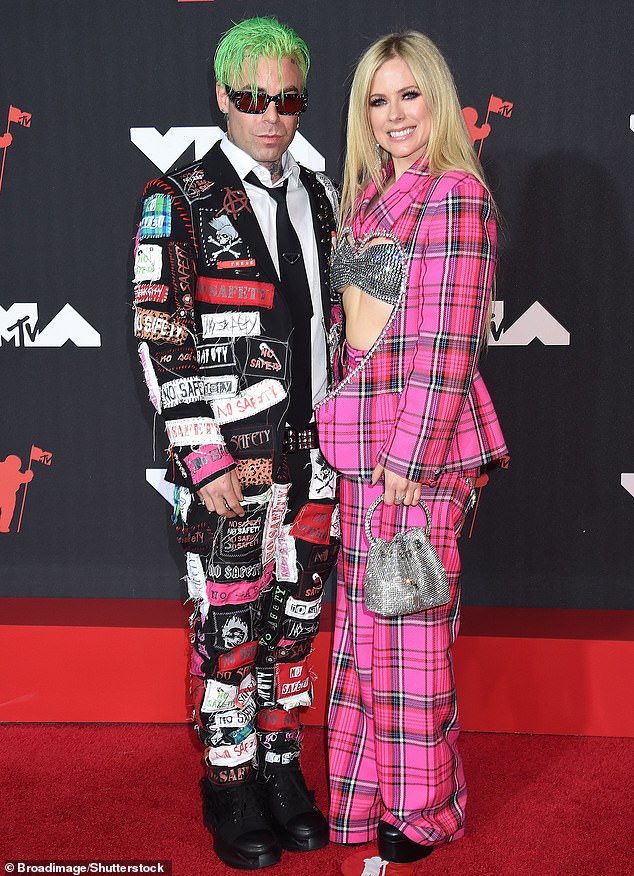 До отношений с Тайгой Аврил была помолвлена ​​с американским рэпером Mod Sun.  Пара начала встречаться в 2021 году и в том же году обручилась, но рассталась в феврале 2023 года (на фото 2021 год).