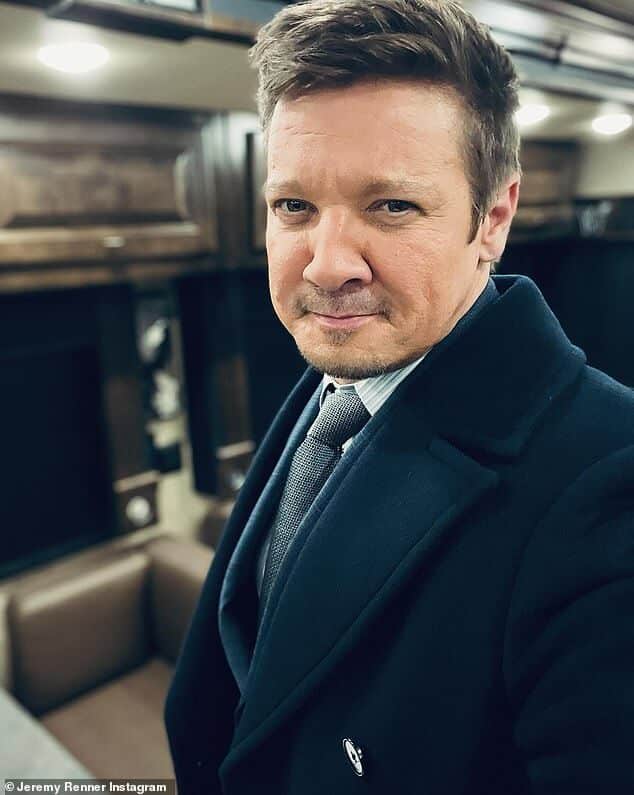 Джереми Реннер признался, что он «нервничает» по поводу возвращения к актерской деятельности после того, как год назад попал в аварию с снегоочистителем. В среду 53-летний актер зашел в Instagram, чтобы подтвердить, что он вернулся к работе над «Мэром Кингстауна», и признался, что был более чем просто рад вернуться на съемочную площадку.