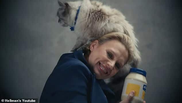Кейт Маккиннон была показана в тизере ее предстоящей рекламы Hellmann's на Суперкубке, которая была выпущена в понедельник утром.