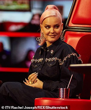 Олли Мурс и Анн-Мари из тренера были исключены из The Voice UK в огромном «обновлении» шоу.