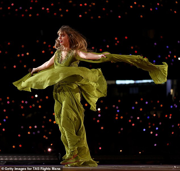 Некоторые утверждали, что Shake It Off — идеальная песня для перерыва в туалете, в то время как другие считали, что песни эпох Evermore или Folklore можно пропустить.