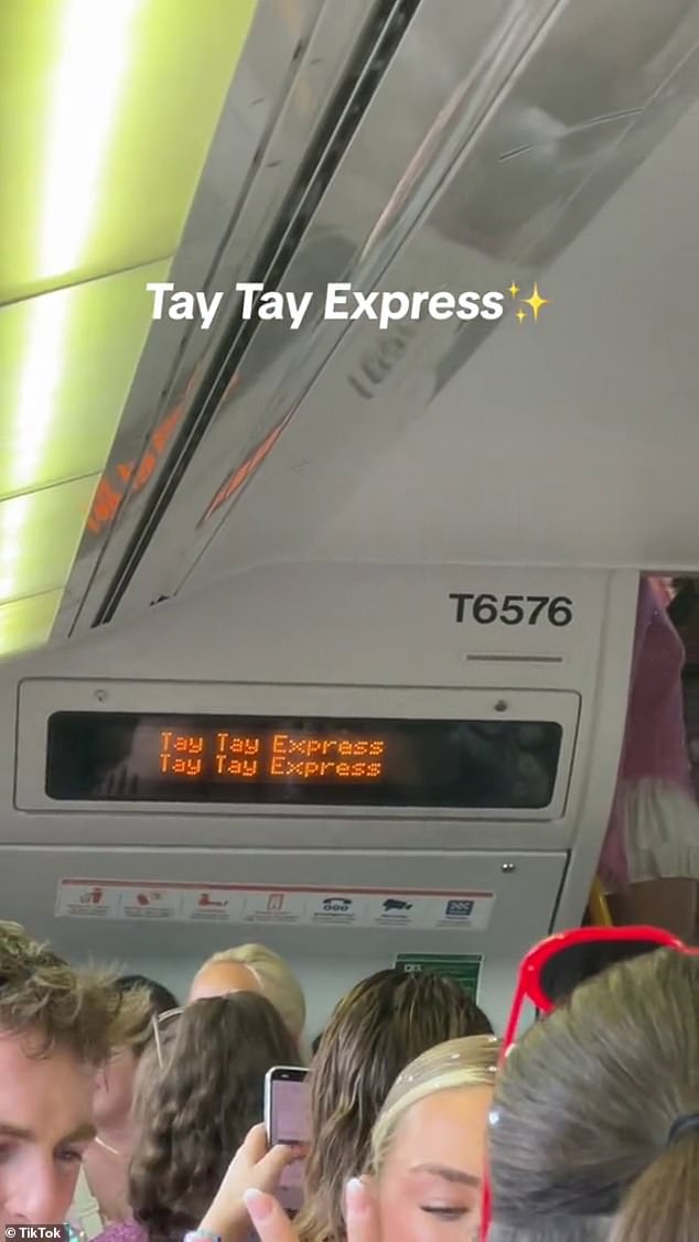 В субботу пассажир поезда поделился фотографией вагона «Тай Тай Экспресс».  В честь этого события сиднейские поезда были переименованы в дружественное к Swiftie прозвище для болельщиков, едущих в Олимпийский парк.