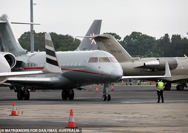 Мегазвезда прилетела в Австралию на своем Bombardier Global 6000 (на фото) в начале этого месяца, а затем воспользовалась роскошным самолетом, чтобы путешествовать между Мельбурном и Сиднеем, продолжая свой тур.