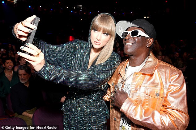 Рэпер познакомился с Тейлор на церемонии iHeartRadio Music Awards 2023, где они сделали селфи.