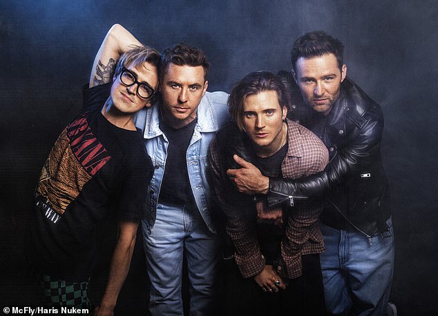 Дэнни — ведущий гитарист McFly (слева направо: Том Флетчер, Дэнни, Дуги Пойнтер и Гарри Джадд, на фото в прошлом году)