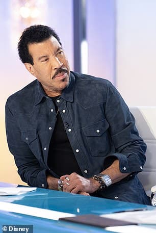 74-летний Лайонел Ричи говорит, что он «не злится», что Кэти Перри покидает American Idol после продолжающегося 22 сезона, потому что ей всего 39 лет, и ей как поп-звезде есть что рассказать.