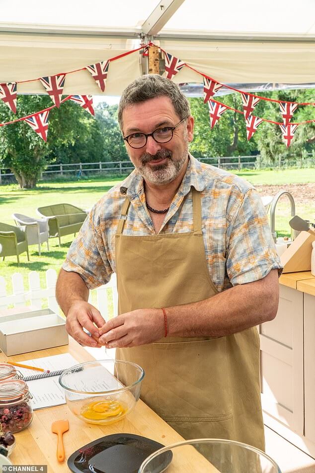 Участник Great British Bake Off Марк Эллиотт, как сообщается, признался в мошенничестве с пособием по инвалидности на сумму более 20 тысяч фунтов стерлингов.