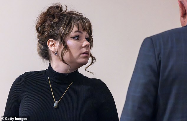 Ханна Гутьеррес-Рид, 26 лет (на фото выше) была оружейником Раста и была признана виновной в непредумышленном убийстве при расстреле Хатчинса.