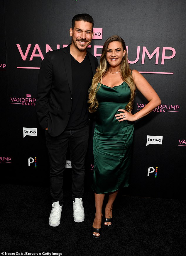 Джакс Тейлор, 44 года, и Бриттани Картрайт, 35 лет, были сфотографированы в прошлом году на мероприятии в поддержку правил Вандерпамп.