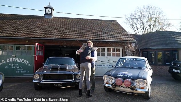Джеймс привез этот Shelby GT500 (слева) из Флорида.
