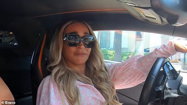 Хьюгер за рулем Lamborghini в эпизоде ​​RHOP.