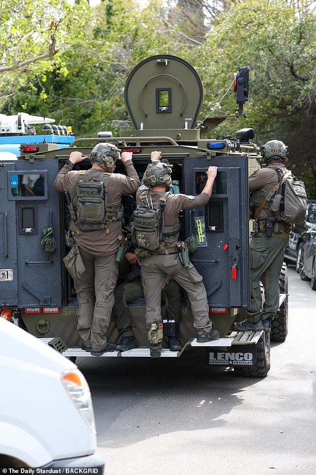 Фотография Министерства национальной безопасности возле дома Дидди в Лос-Анджелесе в понедельник.