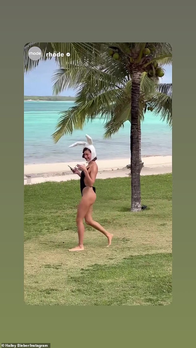 Она также поделилась милым видео, посвященным празднику вместе со своим брендом Rhode.