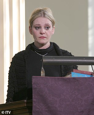 Никола играет Джанин Небески в эпизоде ​​шоу ITV1 «Плохие девчонки» 2006 года.