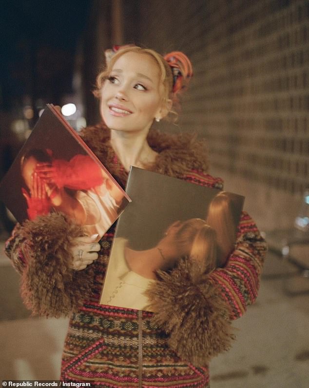 В субботу 30-летняя поп-звезда зашла в свои истории в Instagram, чтобы ответить на недобрые сообщения, которые люди отправляли «людям в [her] жизнь'