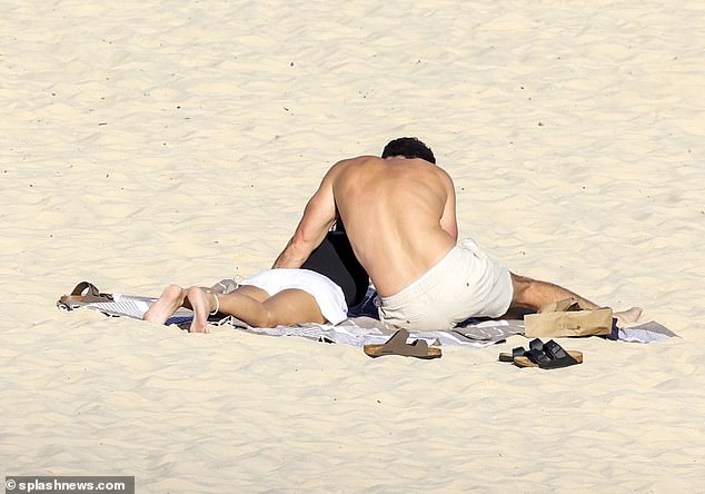 «Поскольку они полны решимости сделать эту новую страну всем, на что они надеялись, это будет началом нового старта»