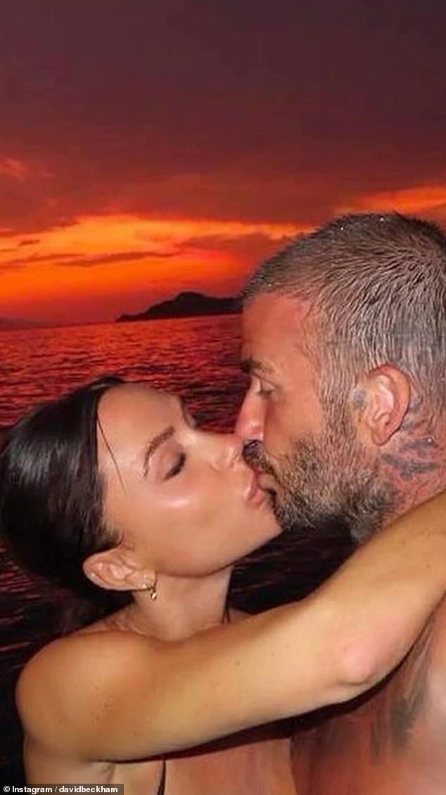 Дэвид назвал свою жену «красивой», поделившись несколькими романтическими моментами за 25 с лишним лет совместной жизни.
