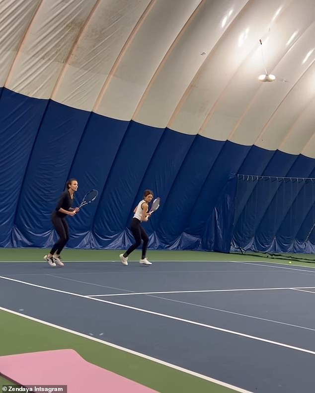 Недавно звезда поделилась некоторыми закулисными кадрами из фильма, рекламируя его в своем Instagram.