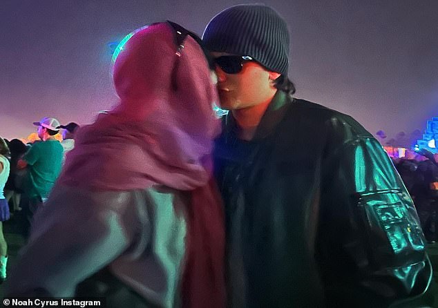 Пинкус занял видное место в новом посте Ноя в Instagram, который включал несколько фотографий их поездки на фестиваль музыки и искусств Coachella.
