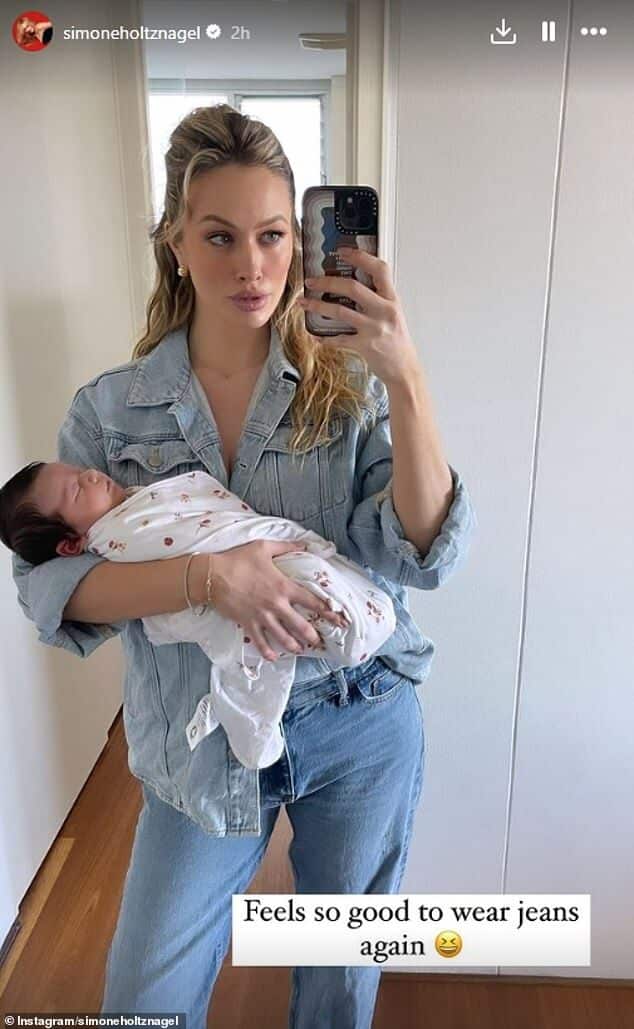 30-летняя модель Симона Хольцнагель (на фото) рассказала в воскресенье, что снова надела джинсы через неделю после рождения своего первого ребенка от бойфренда Джоно Кастано.