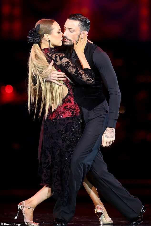 Для меня самым возвышенным моментом за почти 20 лет существования Strictly было то, когда малоизвестная актриса EastEnders Роуз Эйлинг-Эллис, глухая, выиграла вместе с ним мяч с блестками.