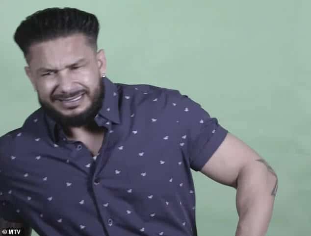 Пол «DJ Pauly D» ДельВеккио рассказал, что он был госпитализирован из-за разрыва геморроя в четверг в эпизоде «Джерси Шор: семейный отдых» на MTV.