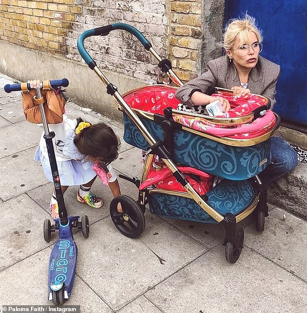 Звезда рассталась со своим бывшим 36-летним Лейманом Ласином в 2022 году после девяти лет совместной жизни, и у них есть две дочери.