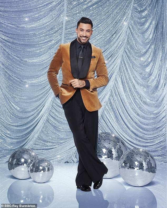 BBC подтвердила, что Джованни Пернис не вернется в Strictly Come Dancing, поскольку в понедельник они представили полный профессиональный состав.