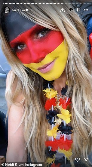 Судья America's Got Talent также принял участие в выступлении танцевальной группы в стиле хип-хоп, одетых в ледерхозен и дирндлы.