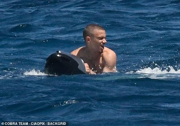 Любитель острых ощущений Ромео наслаждался отдыхом на волнах