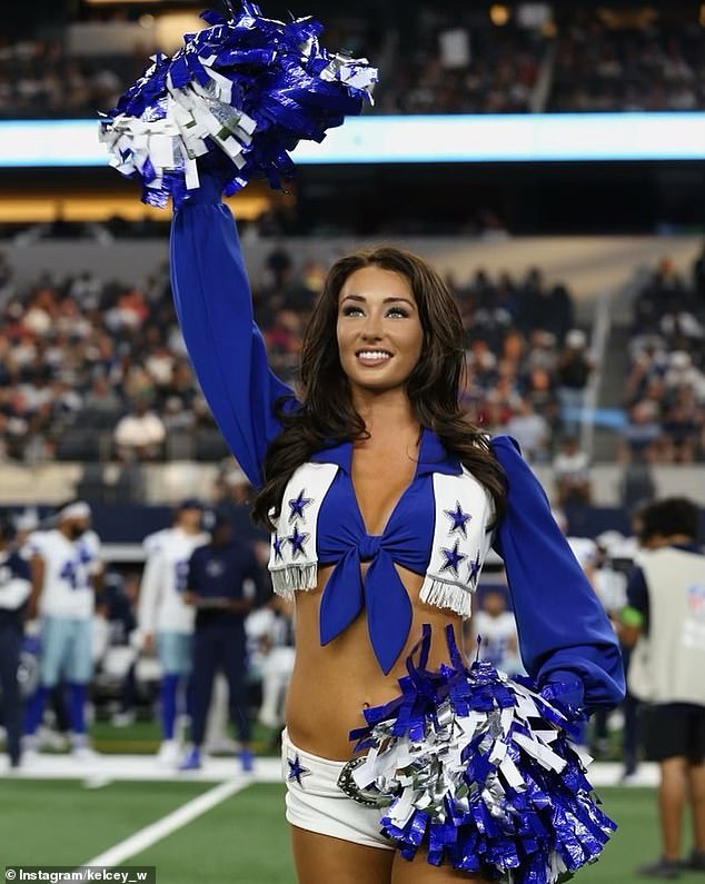 Капитан команды Келси отметила свой последний год в качестве DCC в 2023 году и эмоционально попрощалась с элитной командой в документальном сериале Netflix, но по-прежнему демонстрирует свою поддержку группе.